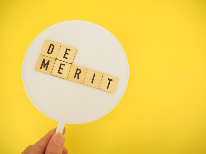 マウスピース矯正のデメリットと注意点のイメージ