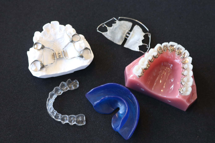 子どもの矯正の器具類のイメージ