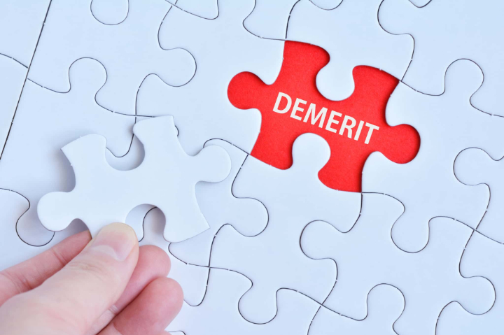 審美歯科のデメリットを説明するイメージ