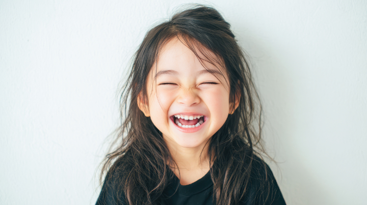 急速拡大装置で矯正をした笑顔の女の子
