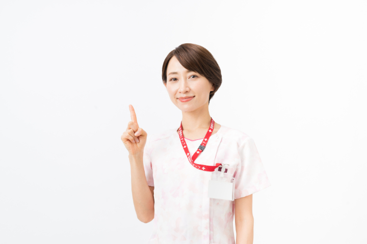 MFTのトレーニングを紹介する歯科医師の女性