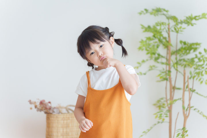 MFTとは何か考える女の子