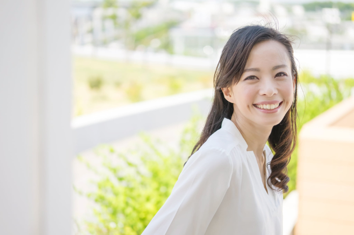 笑顔の女性