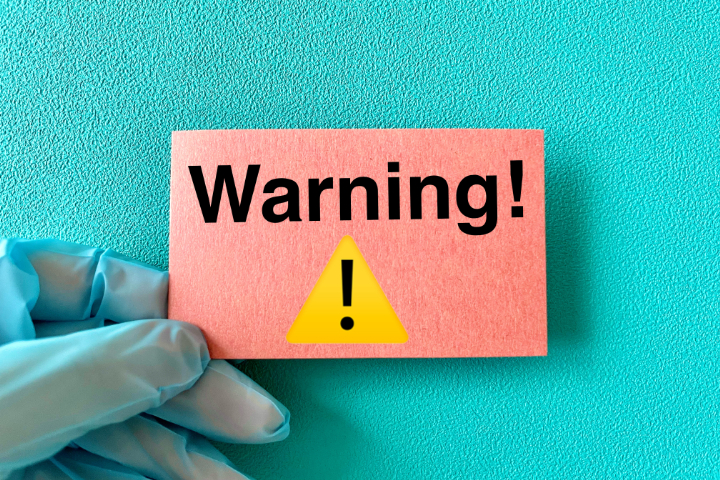 インビザライン・ファーストの注意点を伝えるイメージ