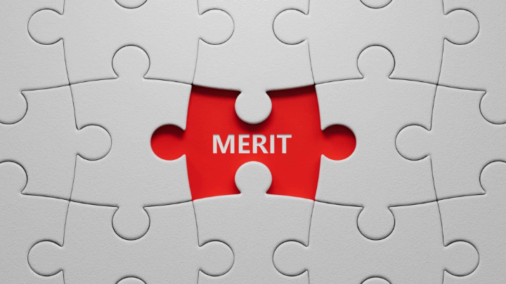 ワイヤー矯正で抜歯をするメリットを示す文字