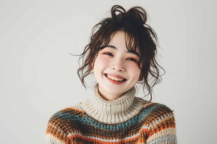 親知らずを抜いて痛みがなくなり笑顔いっぱいの女性